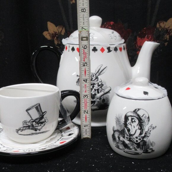 6pc. Alice in Wonderland Themed Tea Set - Picture 8 of 8